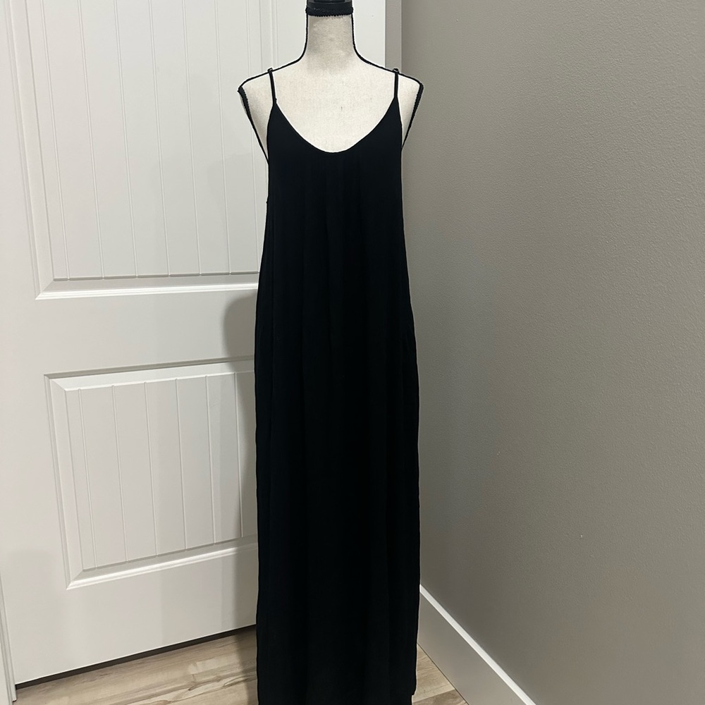 Raviya Elegant Black Maxi Dress